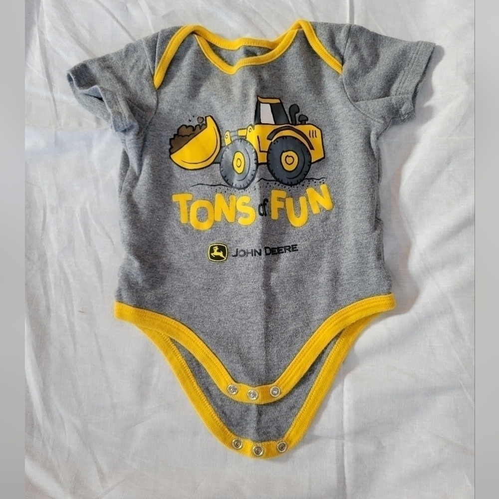 John Deere NWOT grey w/ yellow trim "Tons of Fun" onesie 9-12m